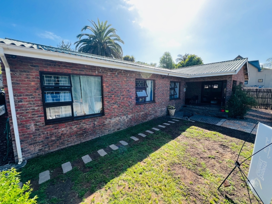 4 Bedroom Property for Sale in Twee Rivieren Western Cape